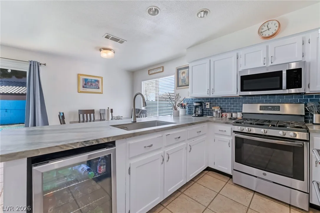 4140 Hazelridge Drive — photo 2