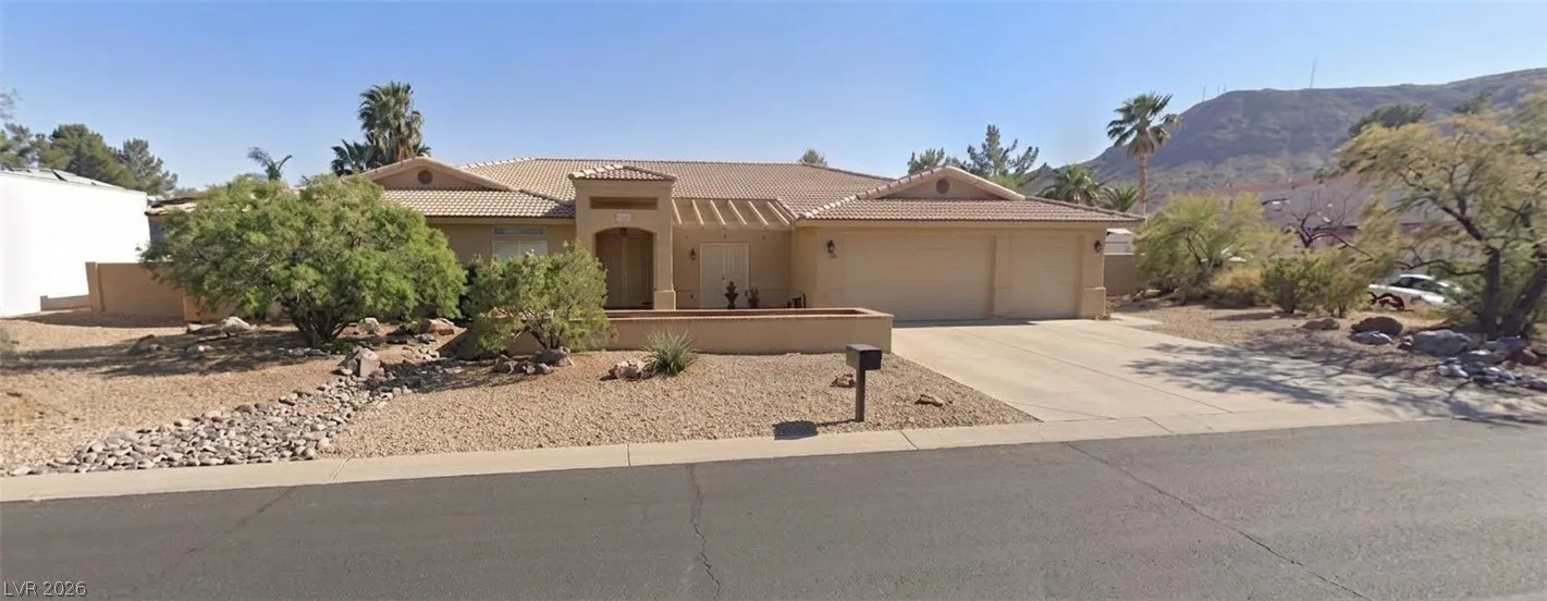 211 West Highland Drive — photo 1