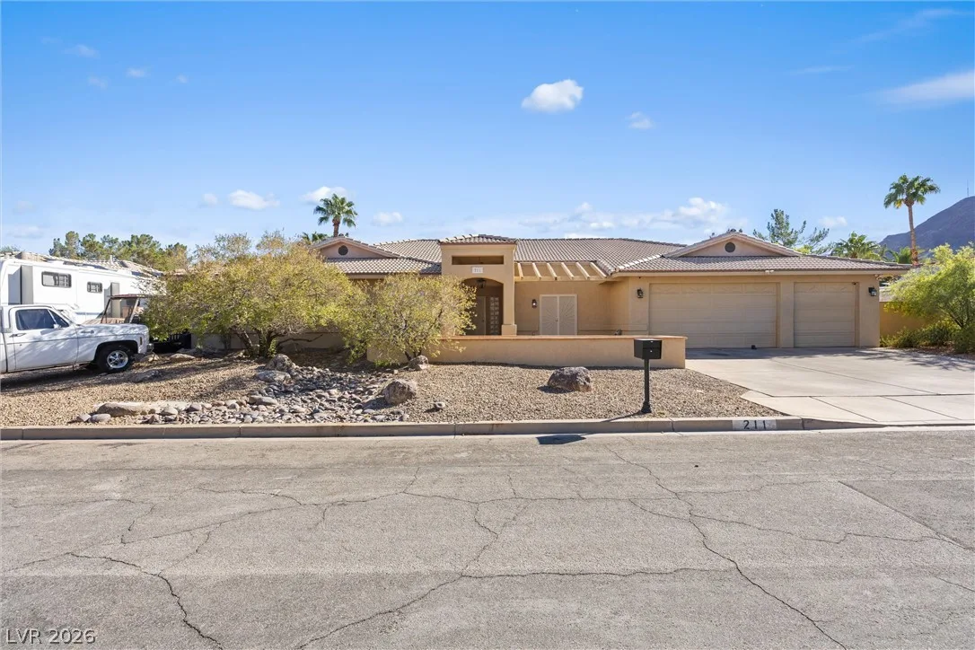 211 West Highland Drive — photo 2