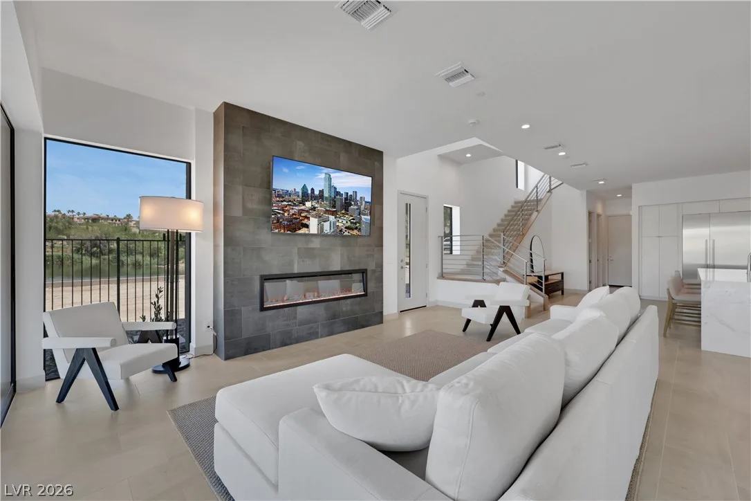 66 Lakefront Drive — photo 2
