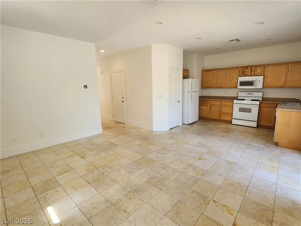 10544 Blanca Peak Avenue — photo 2