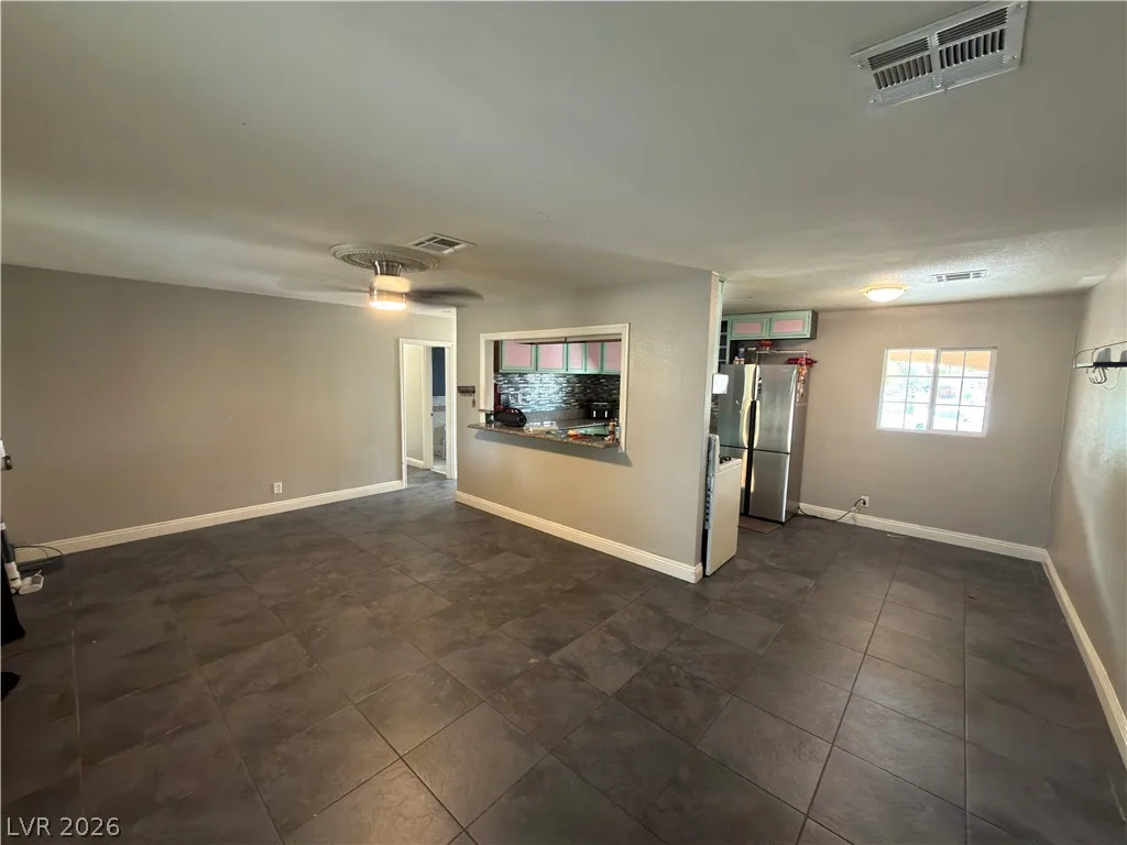 1025 Villa Circle — photo 2