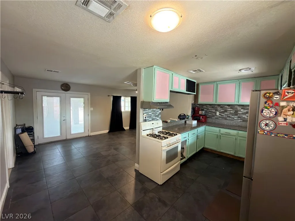 1025 Villa Circle — photo 5
