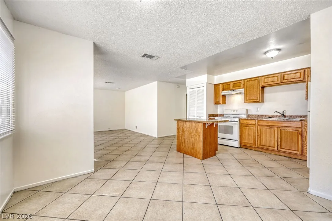 1272 Lawry Avenue — photo 3