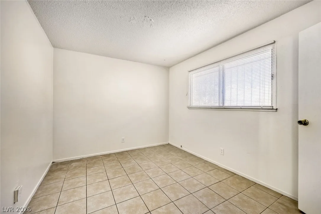 1272 Lawry Avenue — photo 5