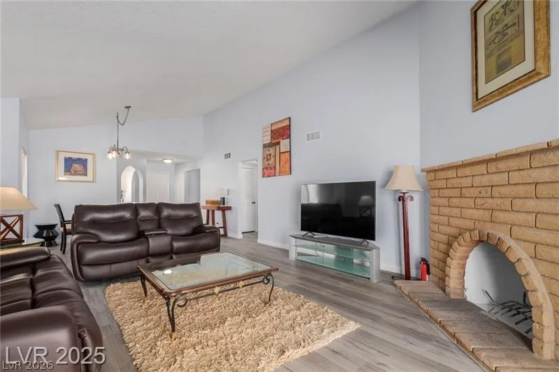 1900 Cameron Street — photo 4