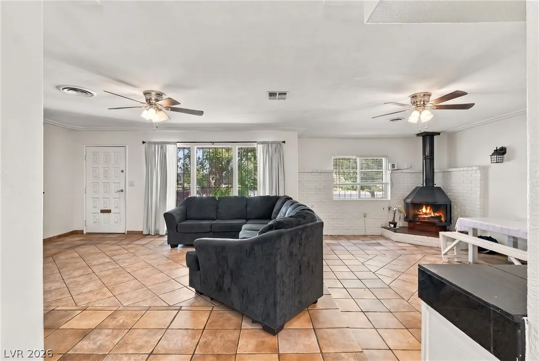 2828 Willoughby Avenue — photo 2