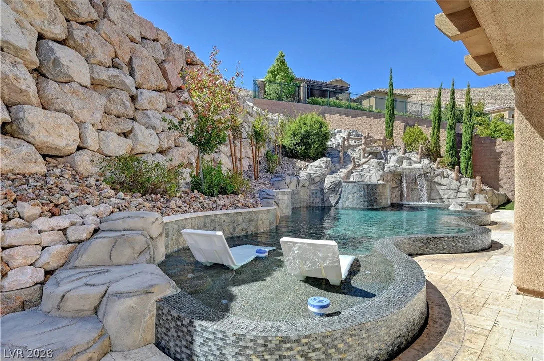 89 Olympia Chase Drive — photo 2
