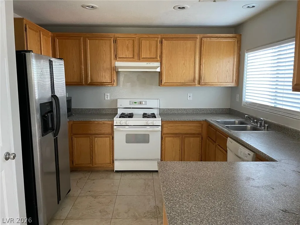 6758 Grandview Ridge Avenue — photo 3