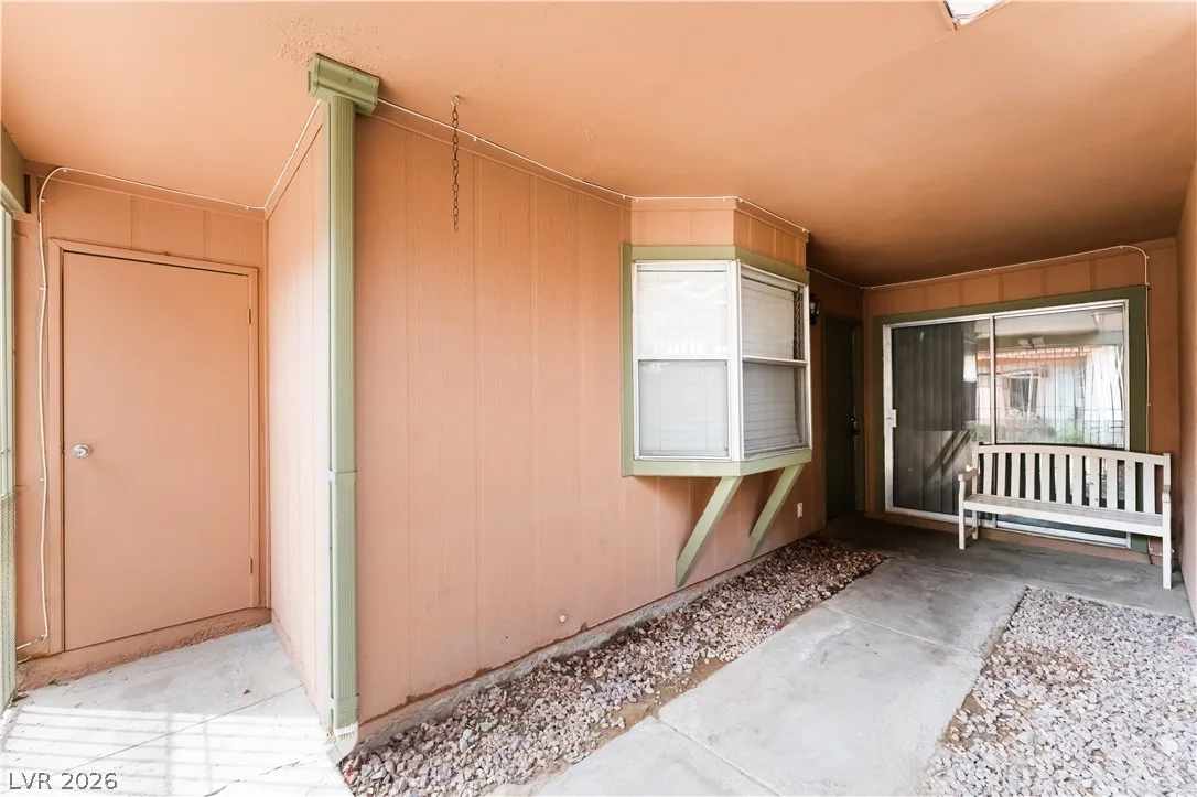 413 North Lamb Boulevard C — photo 3