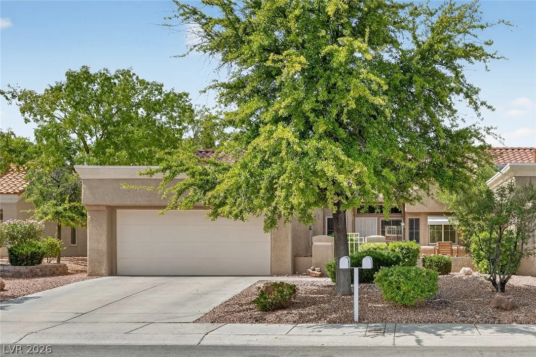 2425 Desert Butte Drive — photo 1