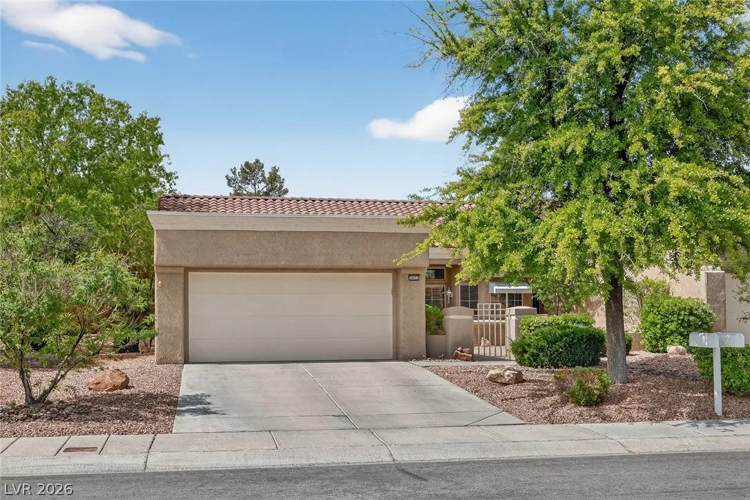 2425 Desert Butte Drive — photo 2