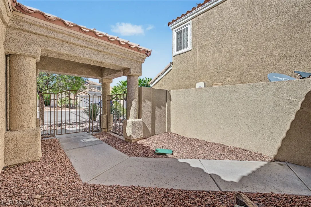 1816 Glenwillow Drive — photo 2