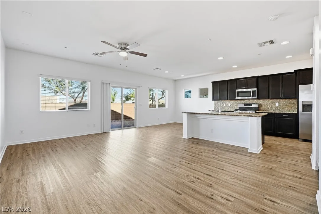 1122 Bradley Bay Avenue — photo 1