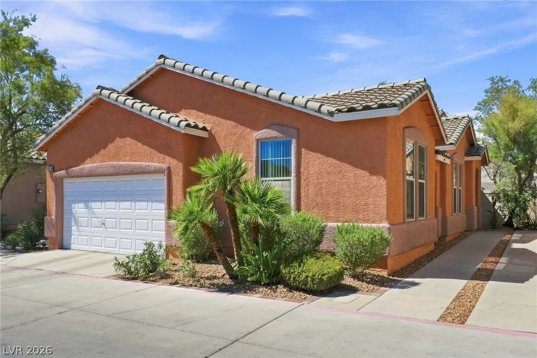 2528 Living Rock Street — photo 1