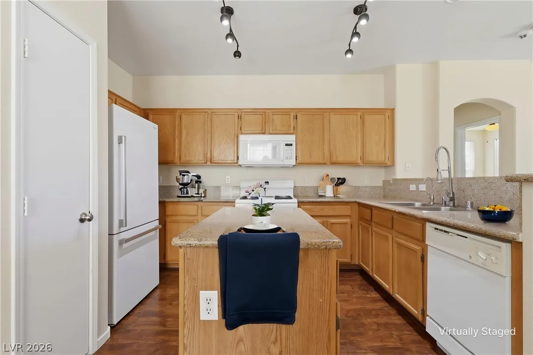 2528 Living Rock Street — photo 3