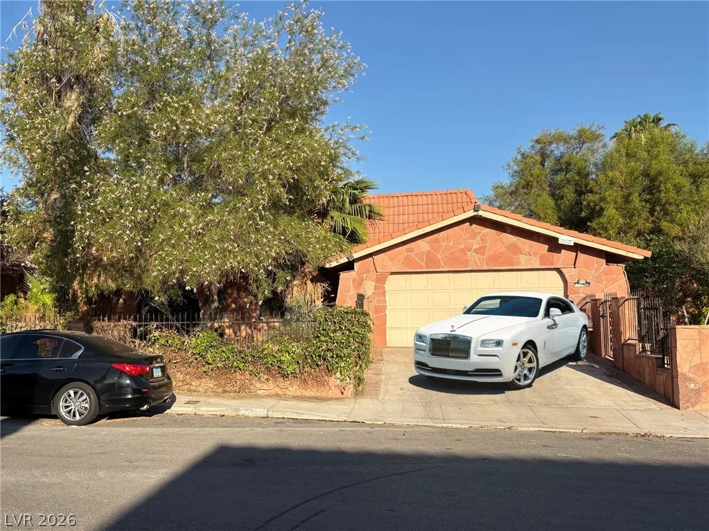3167 El Cedro Circle — photo 1