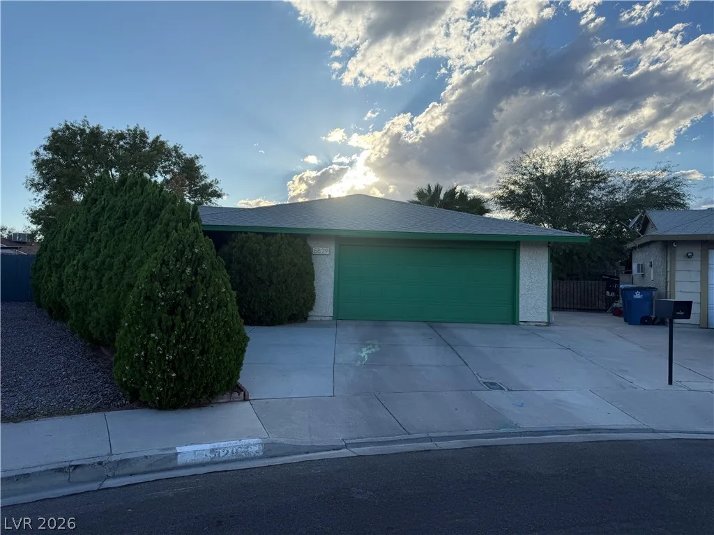 5829 Halfmoon Way — photo 1
