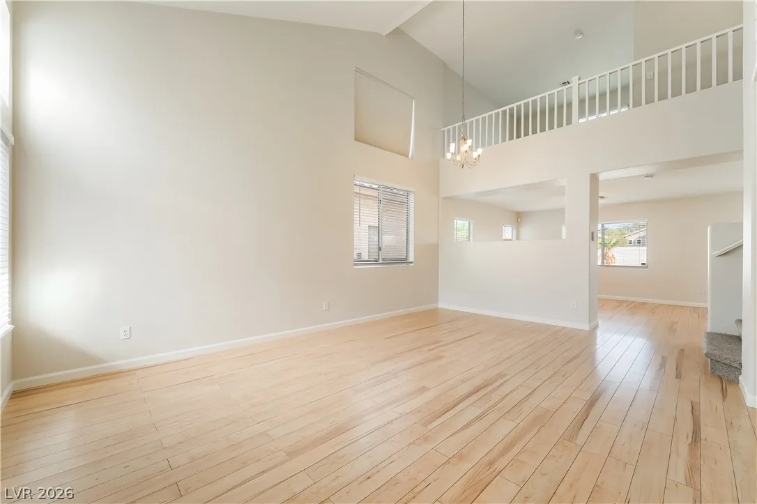 658 Emerald City Avenue — photo 4