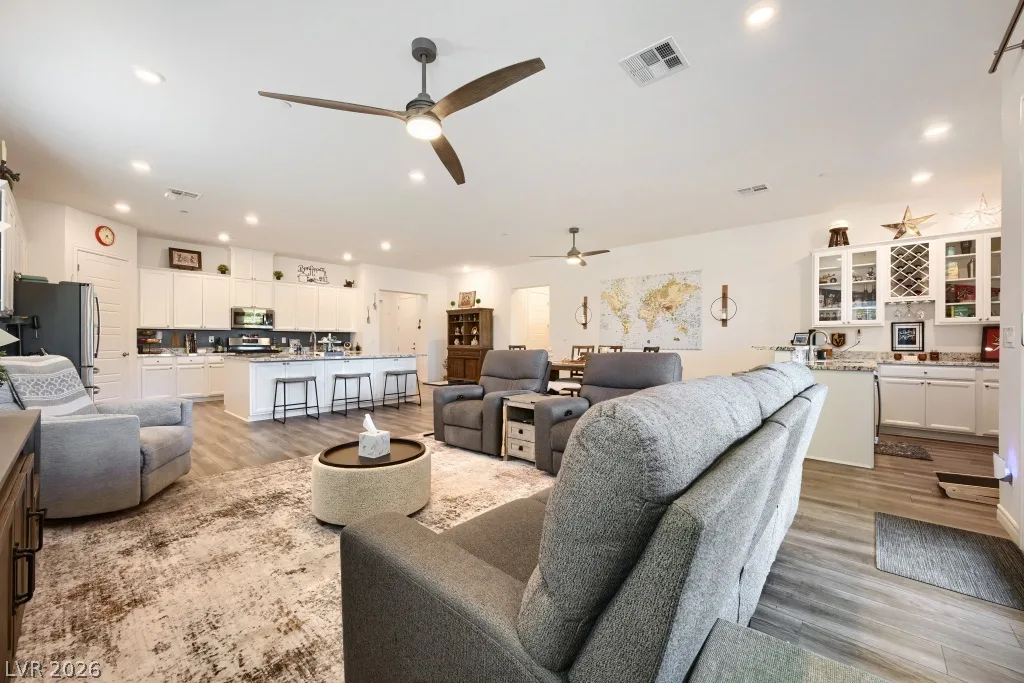 752 Dorsey Falls Street — photo 3