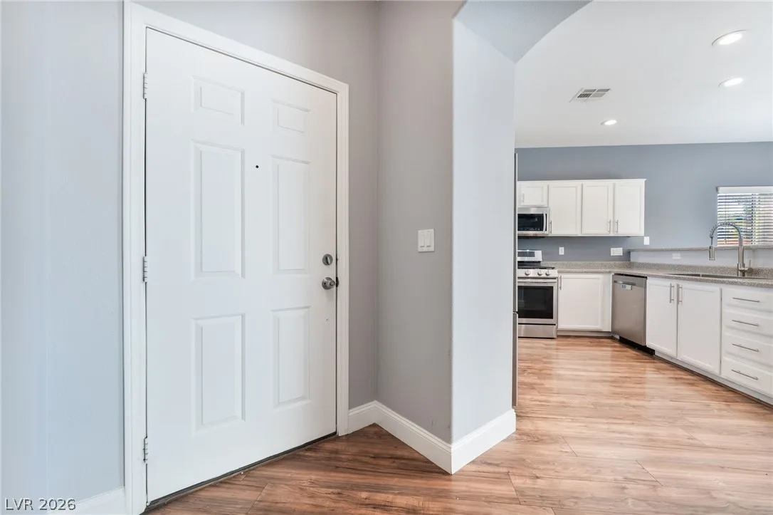 2825 Woodland Park Avenue — photo 4