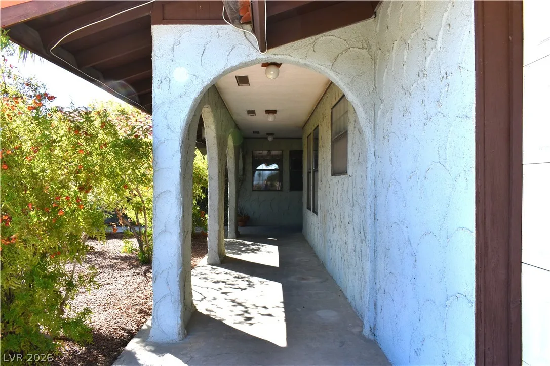 8520 West Hammer Lane — photo 5