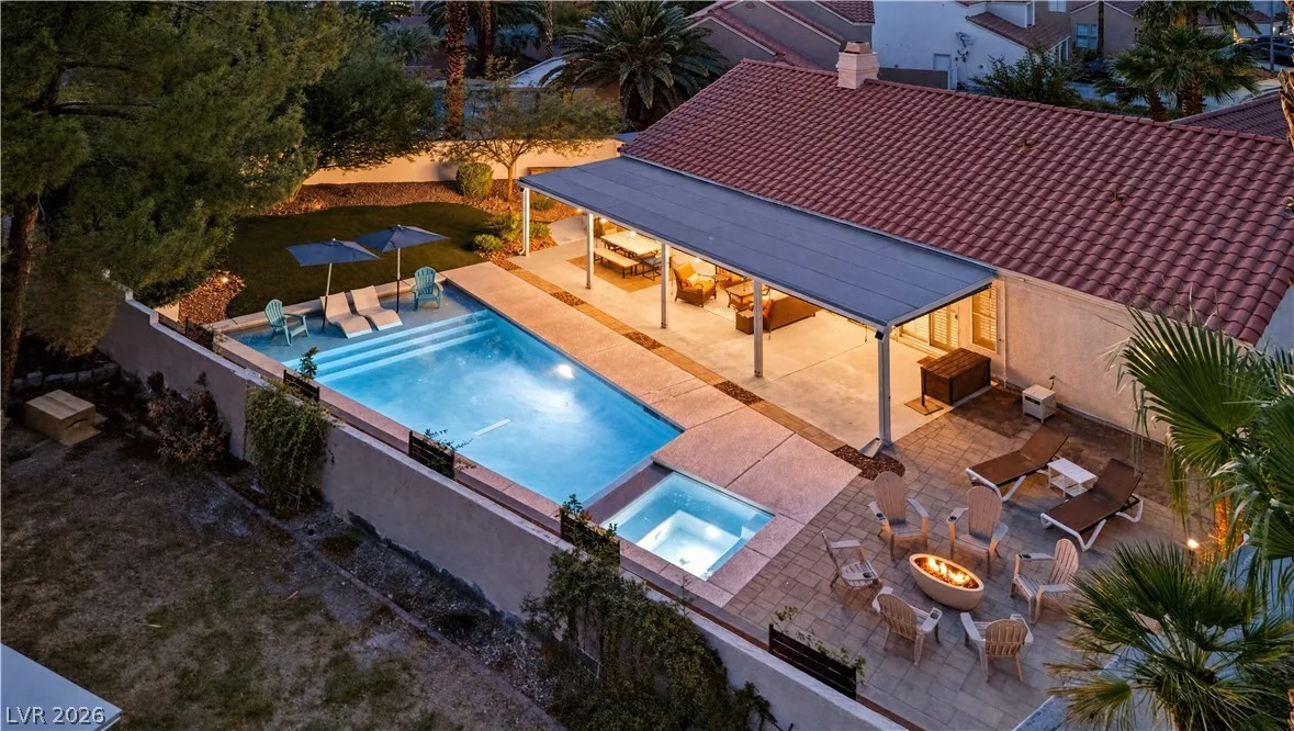 1740 Bluffs Drive — photo 1