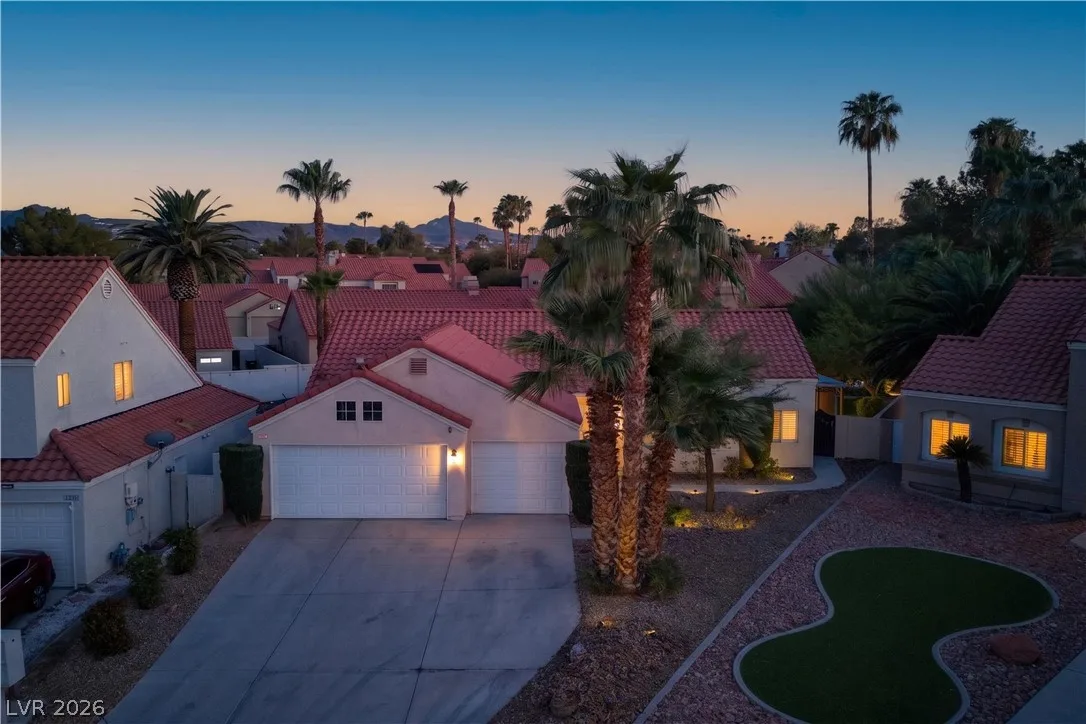 1740 Bluffs Drive — photo 4