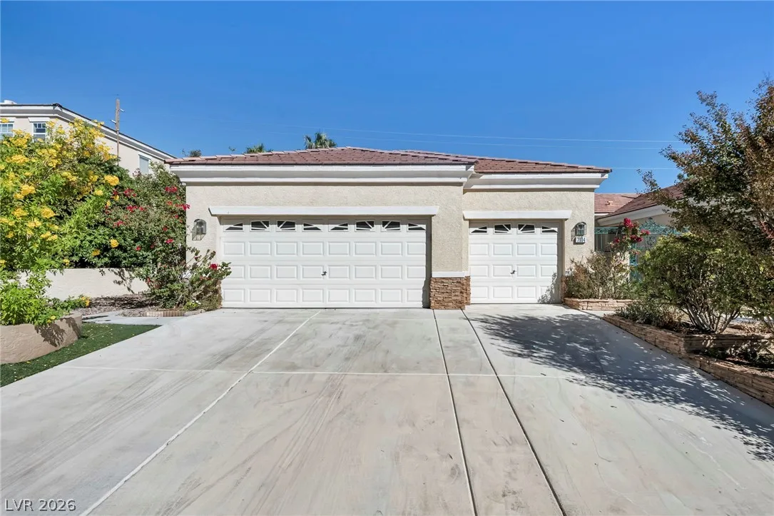 7904 Roxburgh Castle Avenue — photo 2