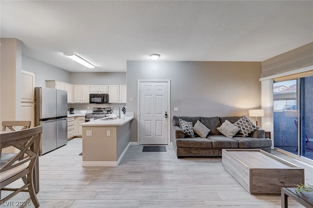 855 North Stephanie Street 1013 — photo 2