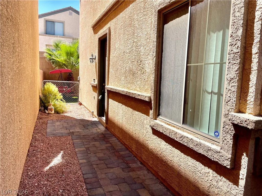 8233 Strawberry Spring Street — photo 3