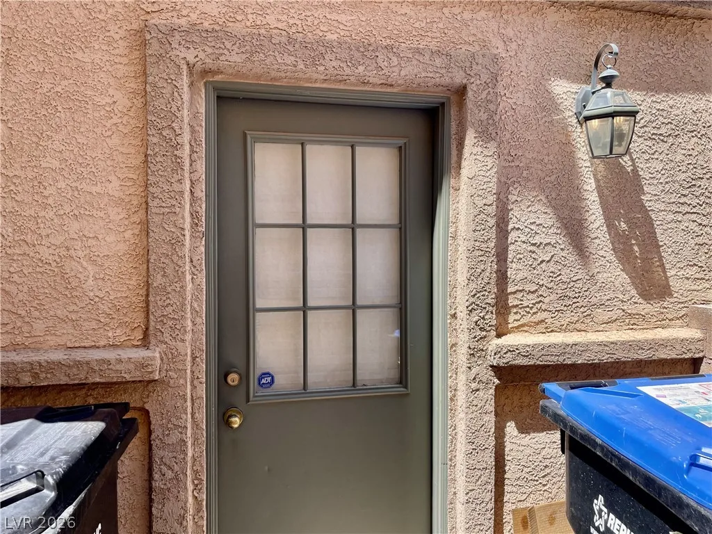 8233 Strawberry Spring Street — photo 4