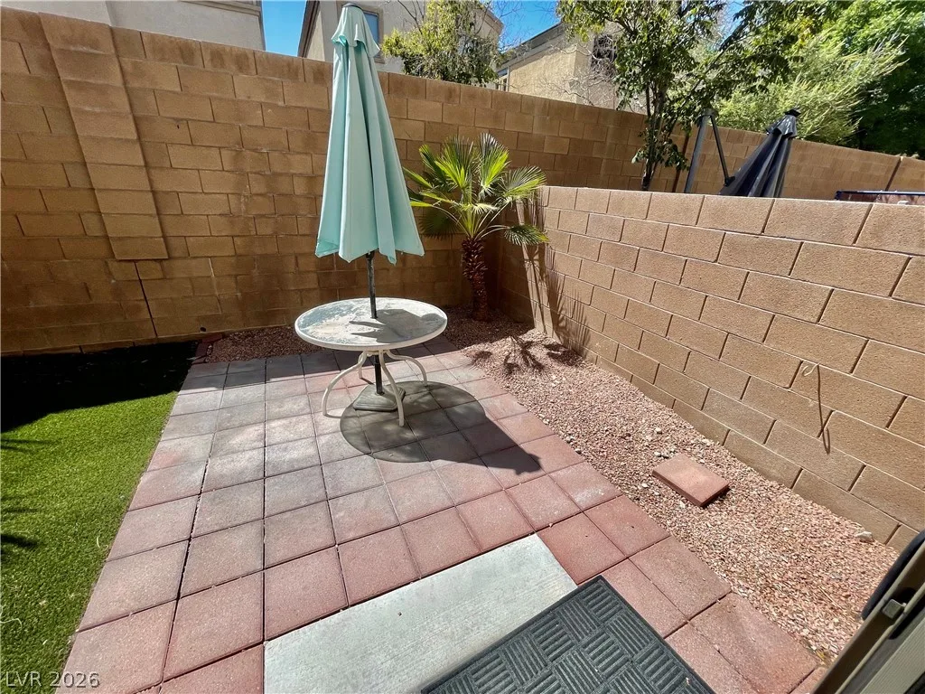 8233 Strawberry Spring Street — photo 5