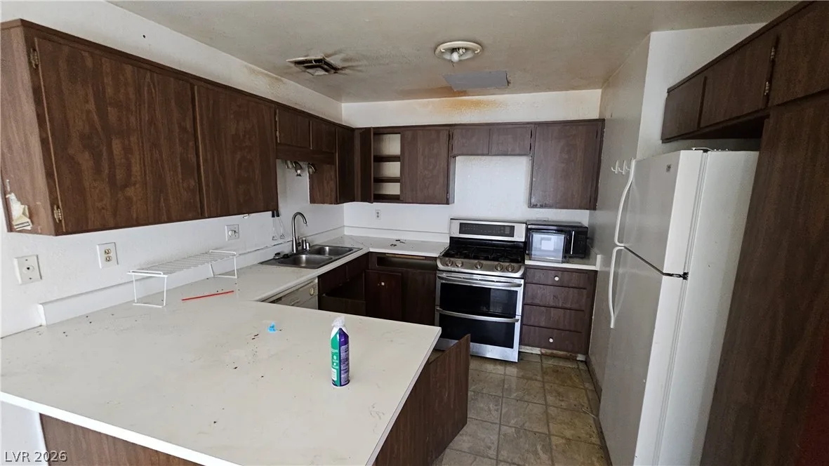 6777 Ledgewood Drive — photo 4