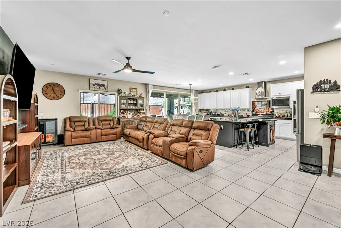 989 Alverstone Court — photo 3