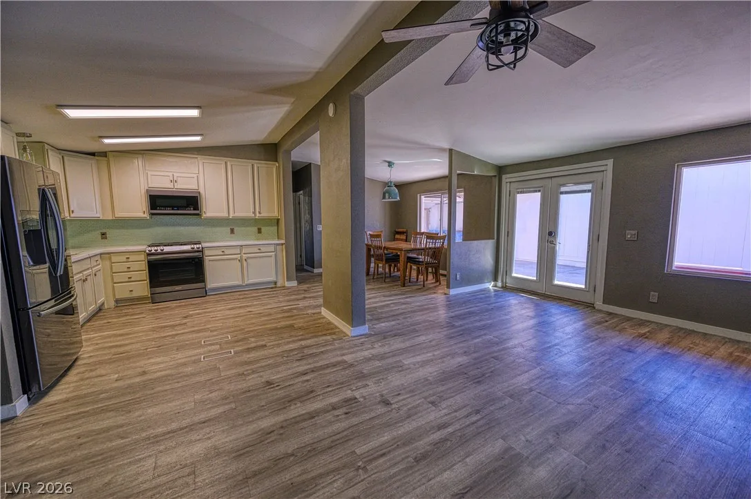 5581 Wheatfield Drive — photo 2