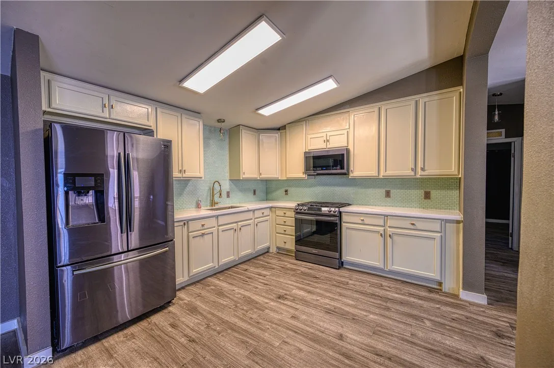 5581 Wheatfield Drive — photo 3