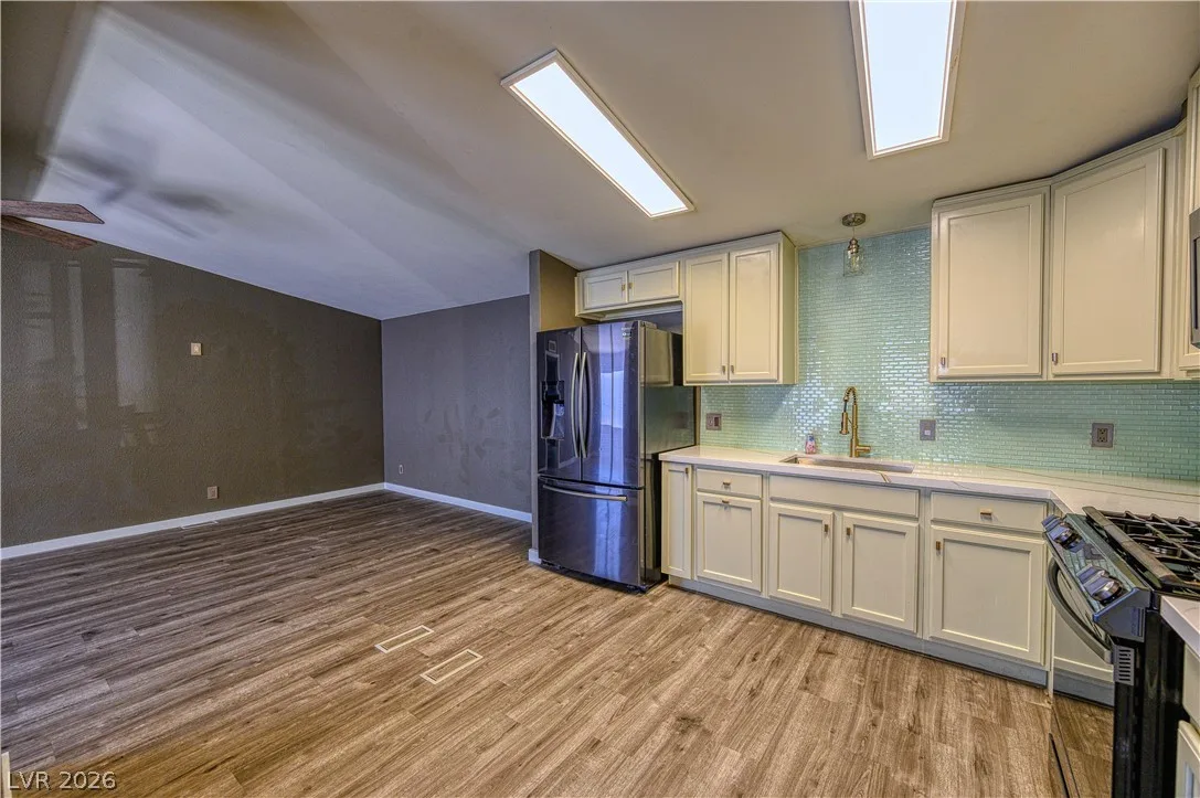 5581 Wheatfield Drive — photo 4