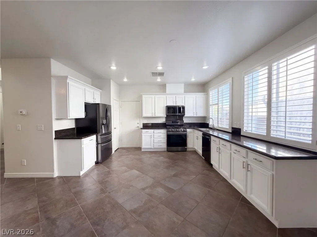 2559 Hitchcock Street — photo 2
