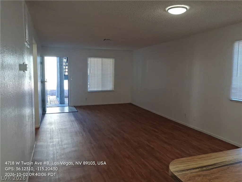4718 West Twain Avenue B — photo 2