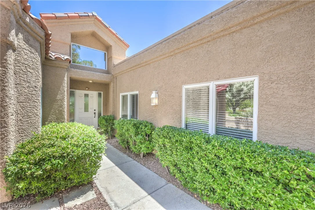 8211 Round Hills Circle — photo 4