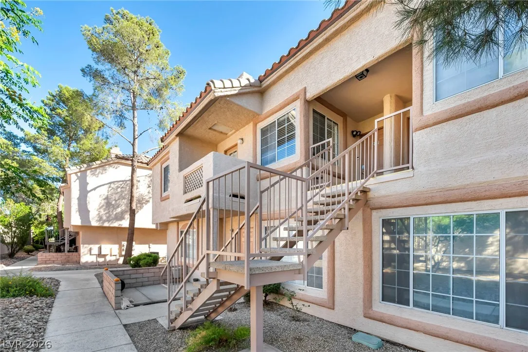 1600 North Torrey Pines Drive 202 — photo 1