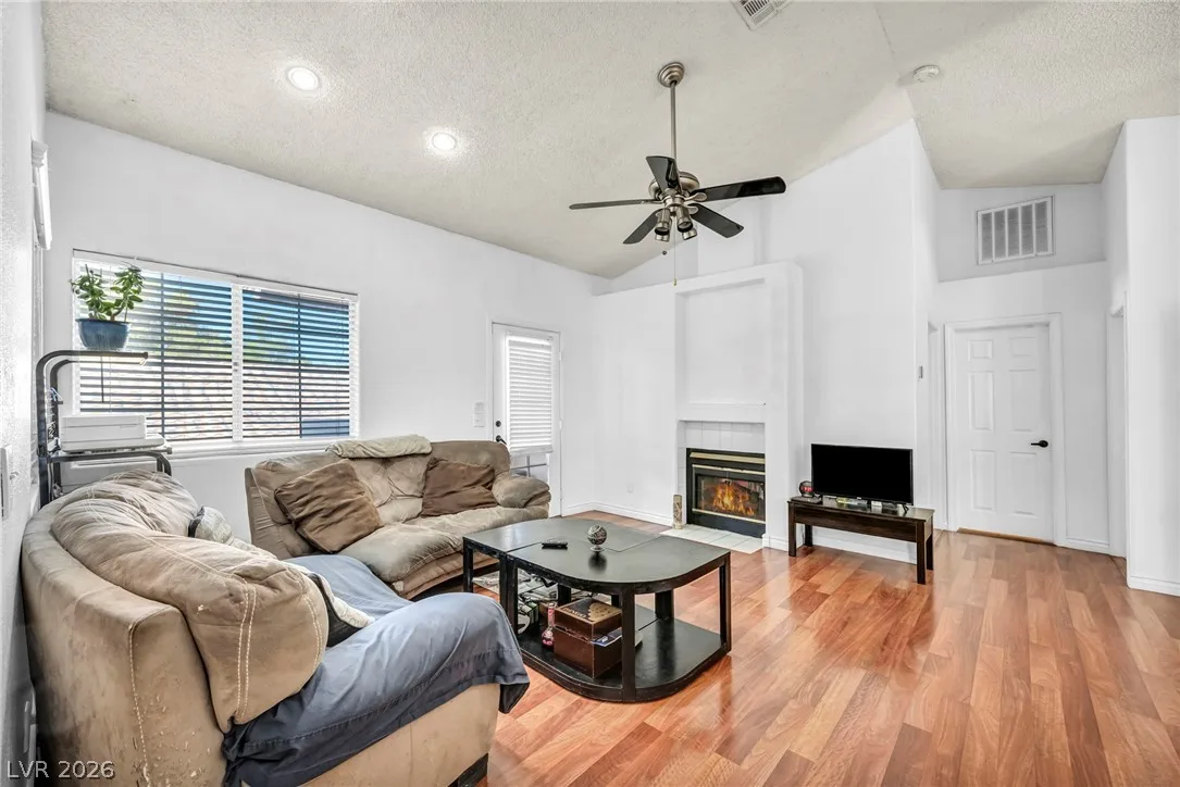 1600 North Torrey Pines Drive 202 — photo 3