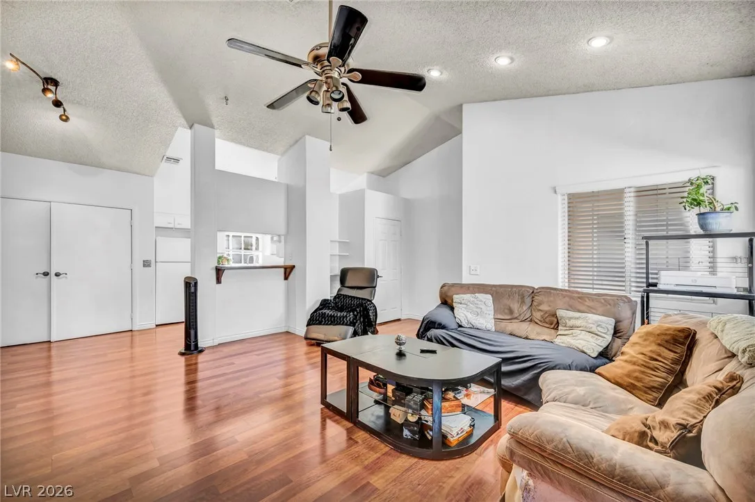 1600 North Torrey Pines Drive 202 — photo 4