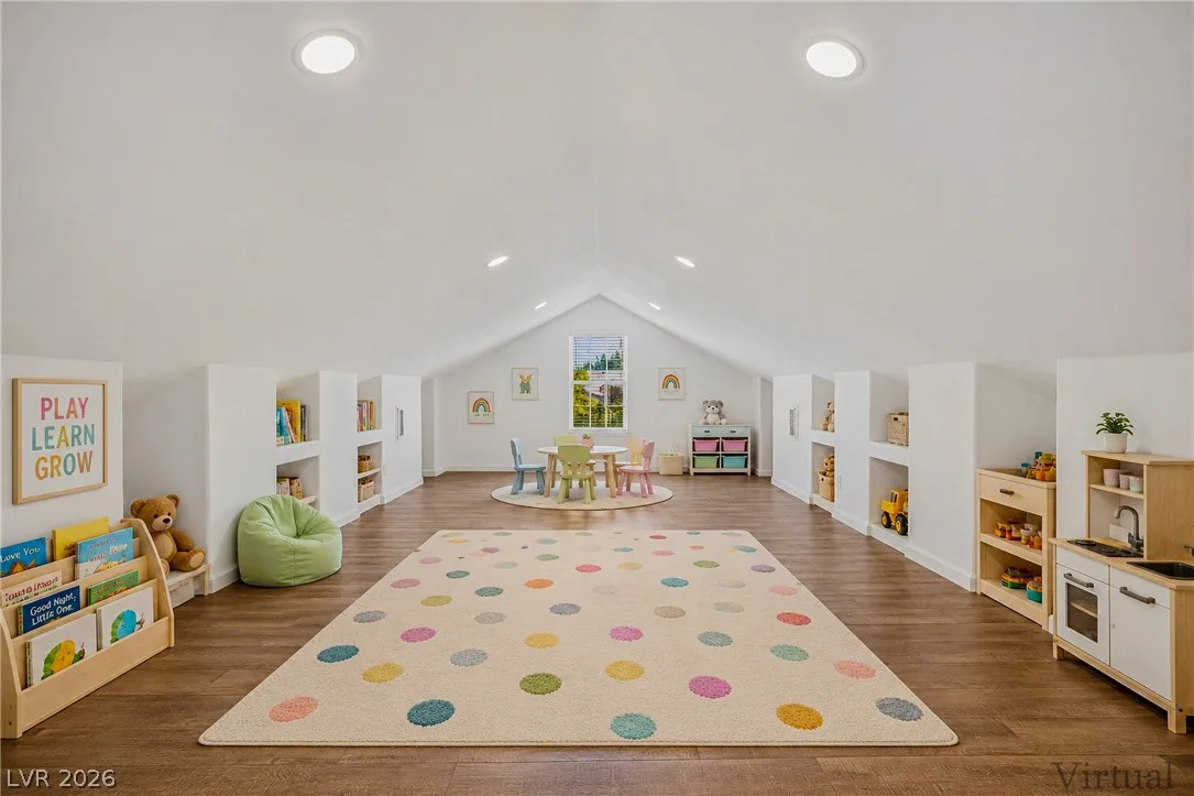 580 East Hickory Street — photo 4