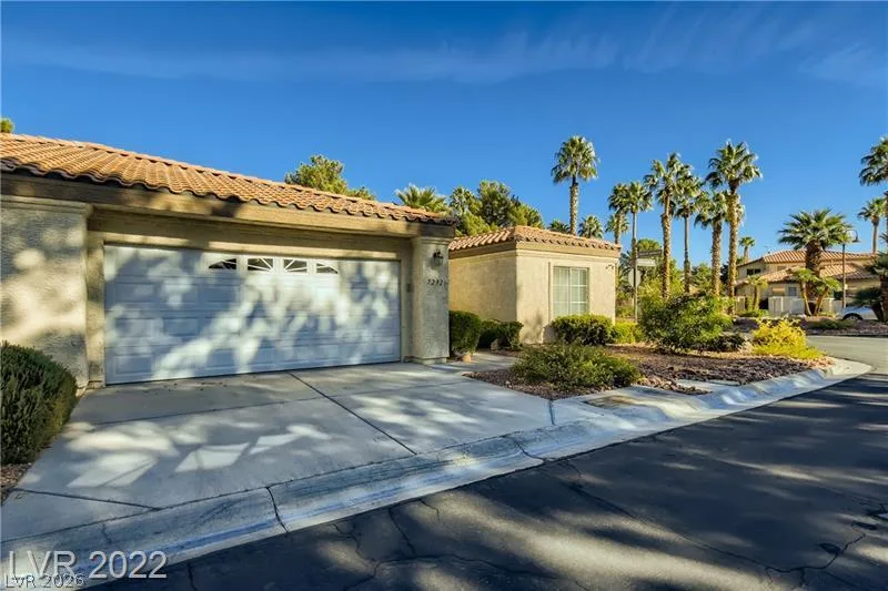 7272 Vista Bonita Drive — photo 2