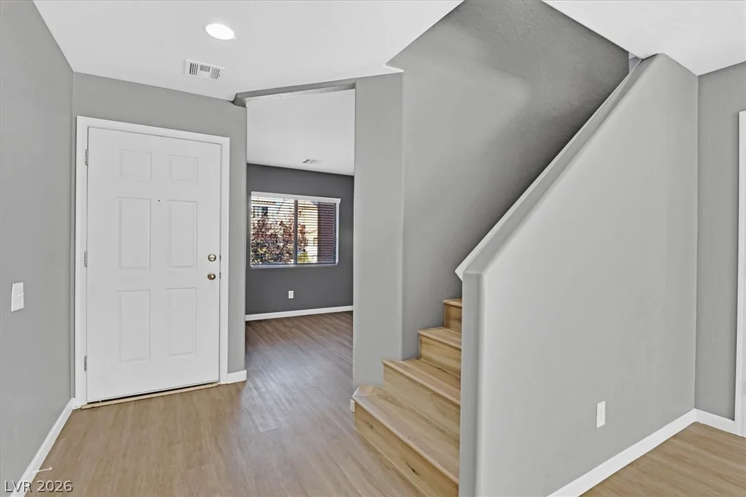 9139 Mackanos Avenue — photo 2