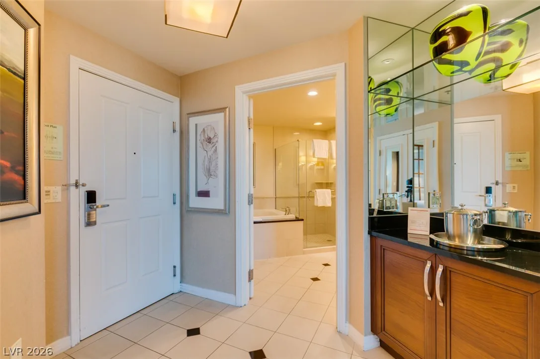 135 East HARMON Avenue 716 — photo 3