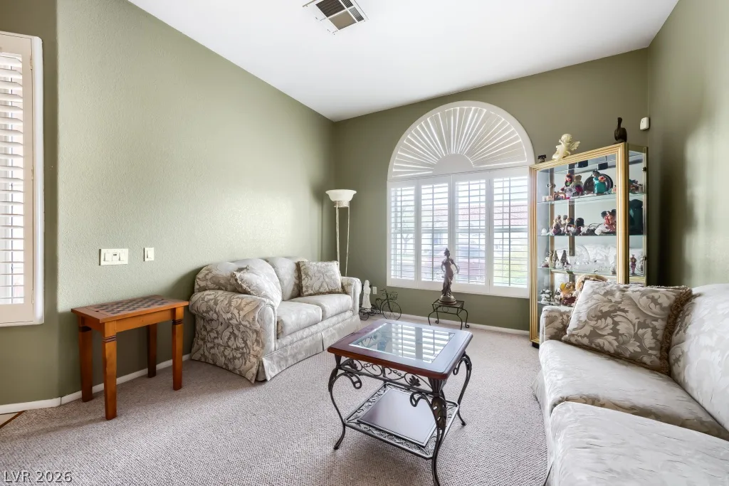8641 Crest Hill Avenue — photo 2