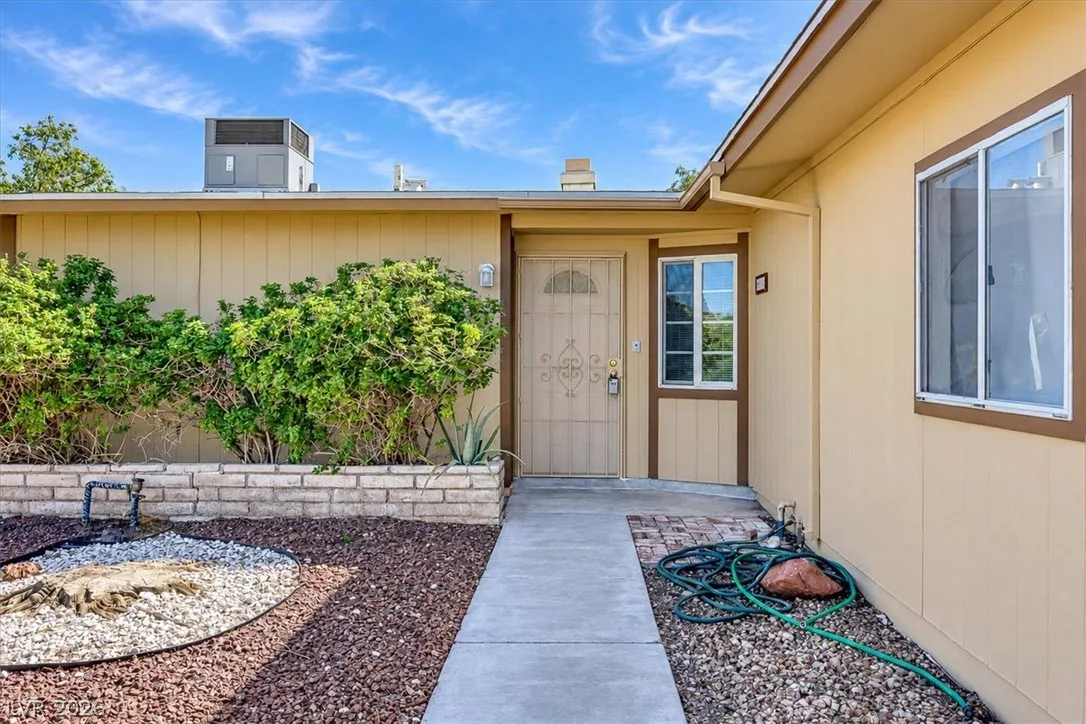 405 Santa Fe Street — photo 2